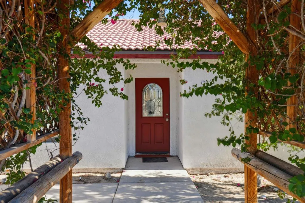 2352 Shore Isle Avenue, Thermal, California 92274 home-pic-3