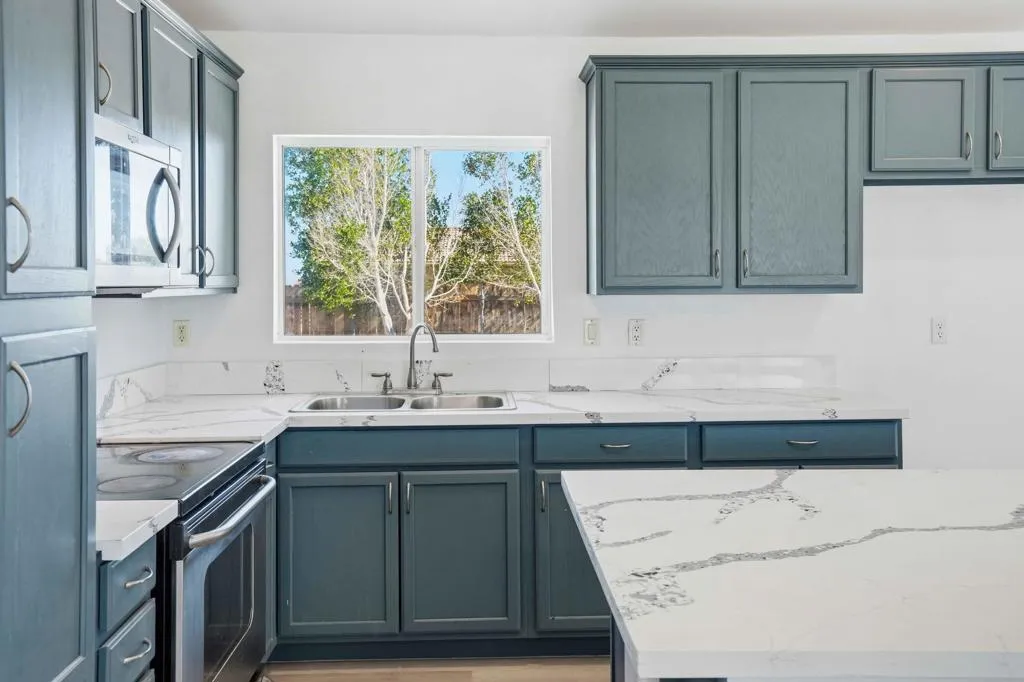 2352 Shore Isle Avenue, Thermal, California 92274 home-pic-10