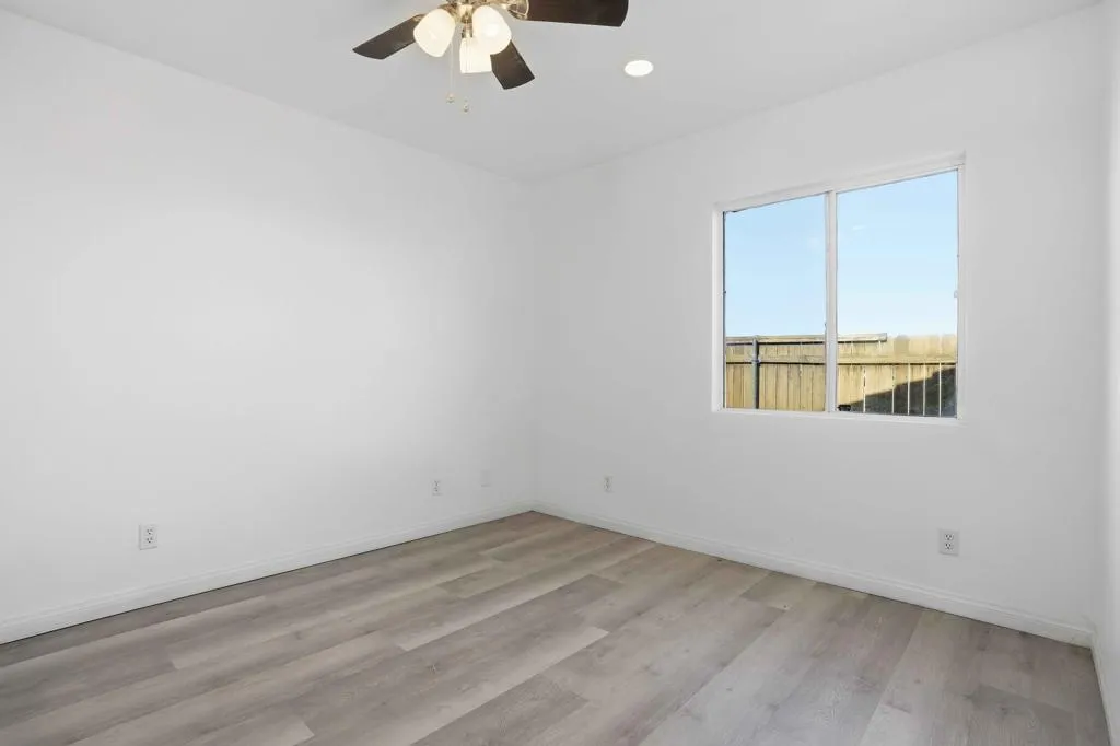 2352 Shore Isle Avenue, Thermal, California 92274 home-pic-16
