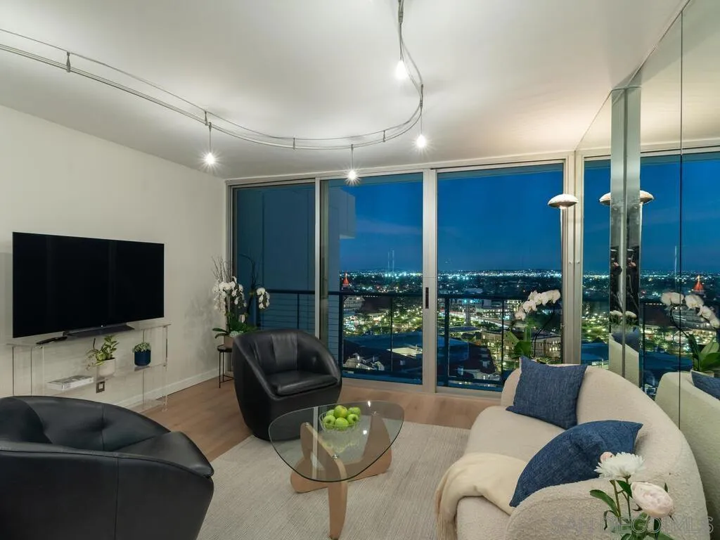 1720 Avenida Del Mundo 1601, Coronado, California 92118 home-pic-11