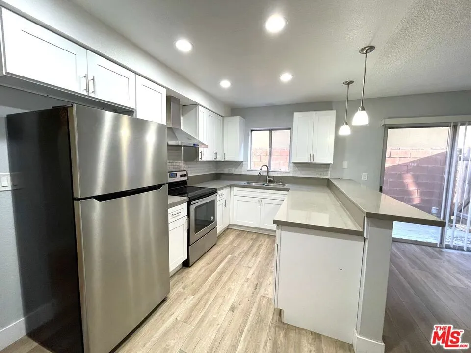 810 Edgewood Street 103, Inglewood, California 90302 home-pic-0