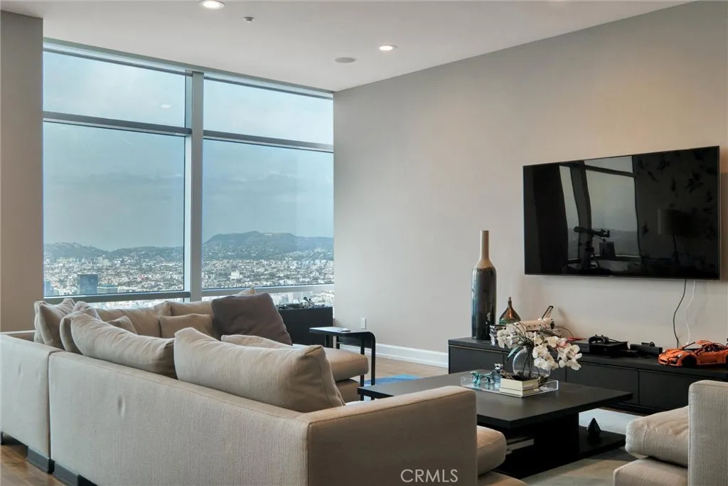 900 W Olympic Boulevard 45f, Los Angeles, California 90015 home-pic-10
