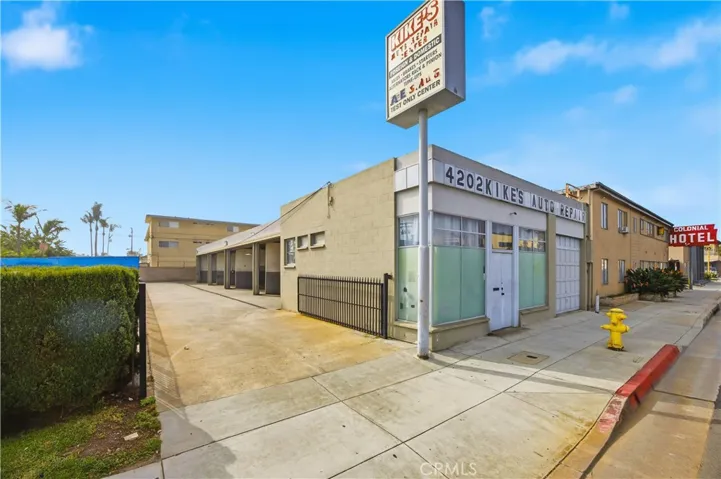 4202 W El Segundo Boulevard, Hawthorne, California 90250
