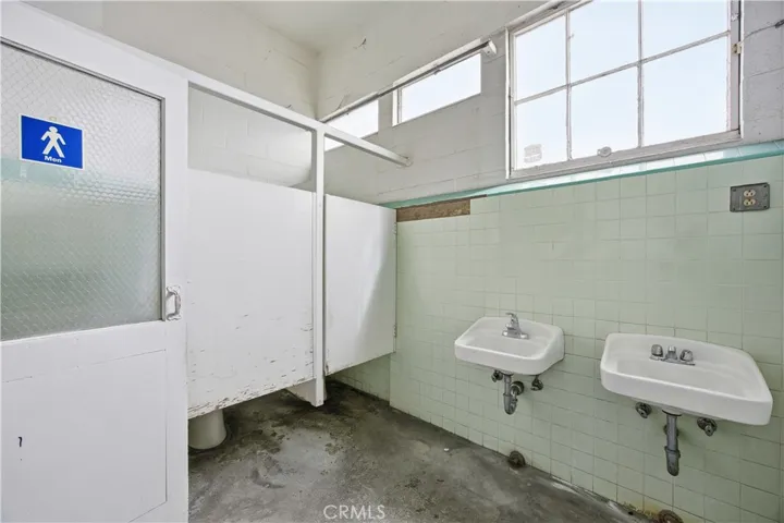 4202 W El Segundo Boulevard, Hawthorne, California 90250