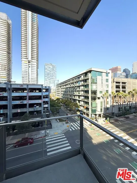 1100 S Hope Street 516, Los Angeles, California 90015 home-pic-16