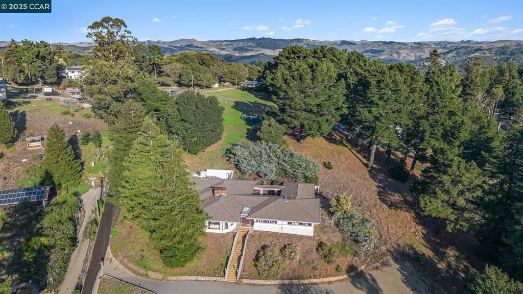 13460 Skyline Blvd, Oakland, California 94619 home-pic-27