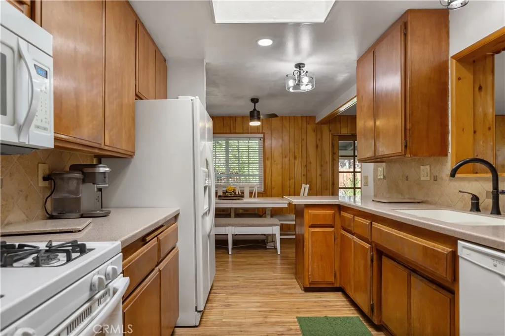 784 Apple Avenue, Wrightwood, California 92397 home-pic-17