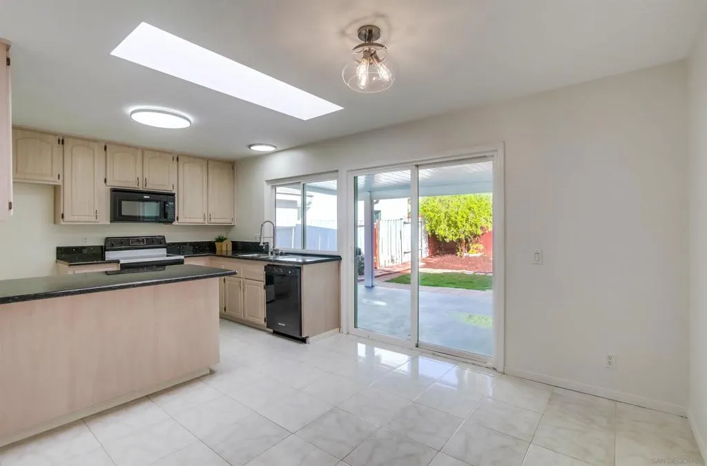 10289 Drumcliff Avenue, San Diego, California 92126 home-pic-13