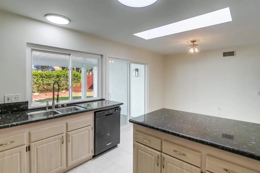 10289 Drumcliff Avenue, San Diego, California 92126 home-pic-15