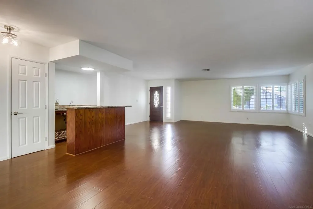 10289 Drumcliff Avenue, San Diego, California 92126 home-pic-10