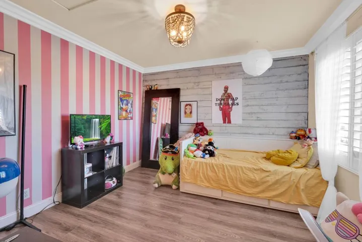 8359 Clover Creek Road, Riverside, California 92508