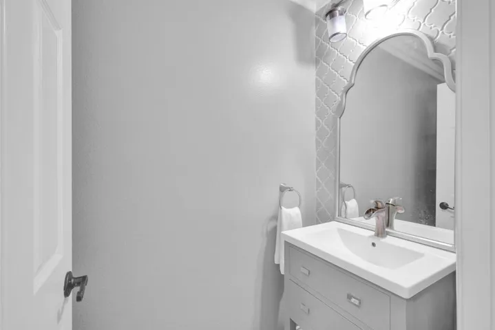 8359 Clover Creek Road, Riverside, California 92508