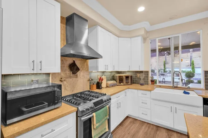 8359 Clover Creek Road, Riverside, California 92508