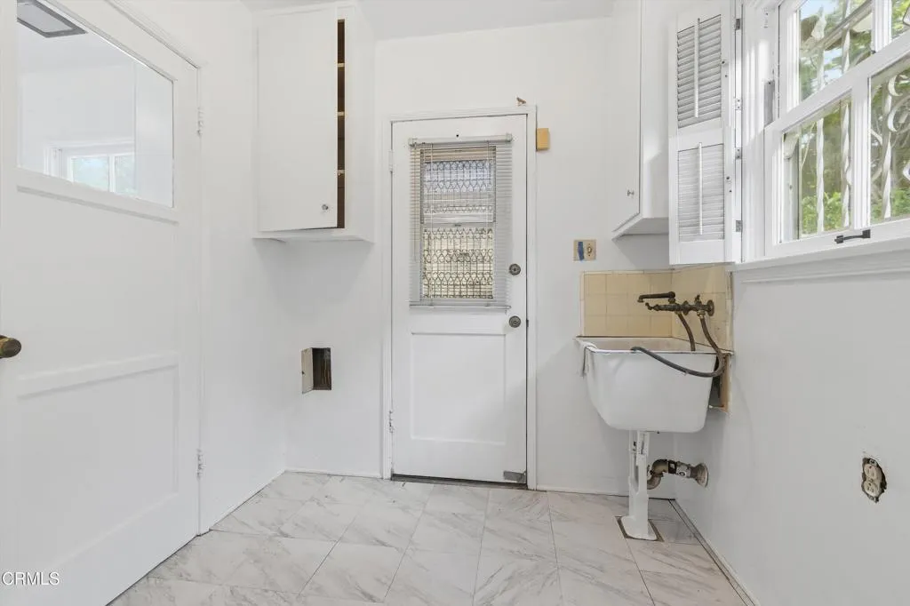 3860 Fairway Boulevard, Los Angeles, California 90043 home-pic-20