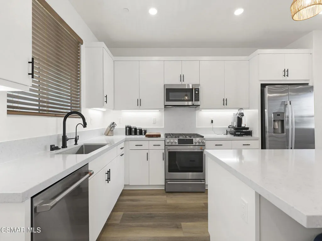 27065 Tanager Lane, Valencia, California 91381 home-pic-11