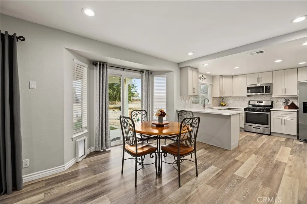 40305 174th Street East, Lake Los Angeles, California 93591 home-pic-6