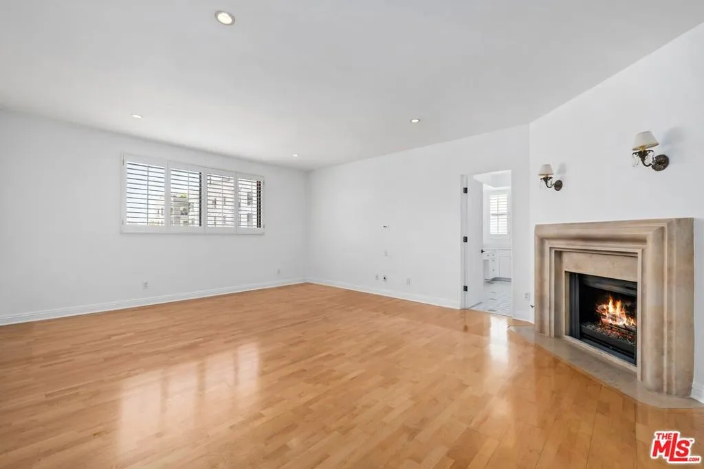 455 N Oakhurst Drive 3, Beverly Hills, California 90210 home-pic-17