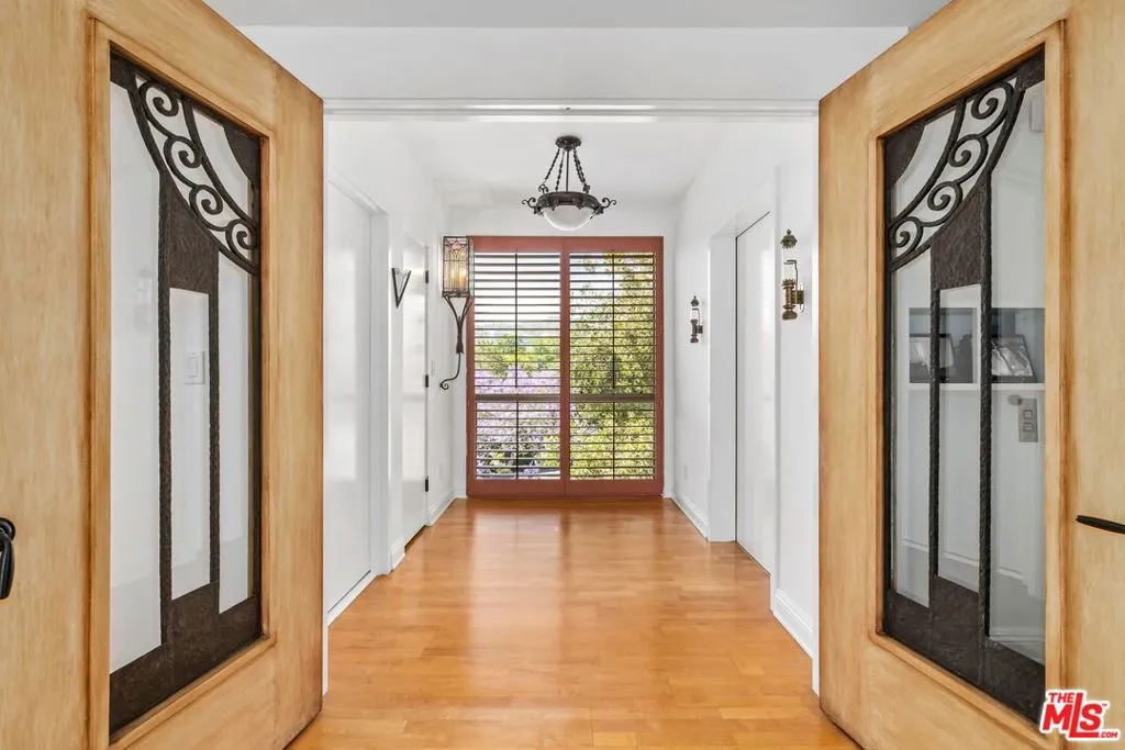 455 N Oakhurst Drive 3, Beverly Hills, California 90210 home-pic-11