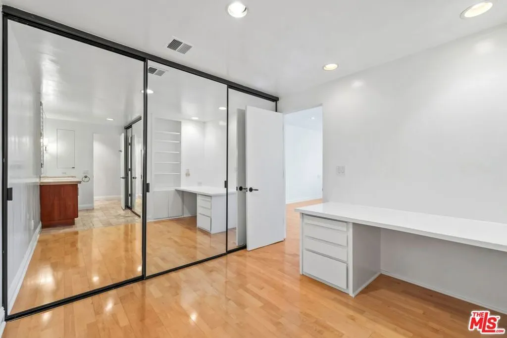455 N Oakhurst Drive 3, Beverly Hills, California 90210 home-pic-27