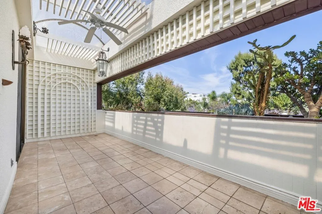 455 N Oakhurst Drive 3, Beverly Hills, California 90210 home-pic-23