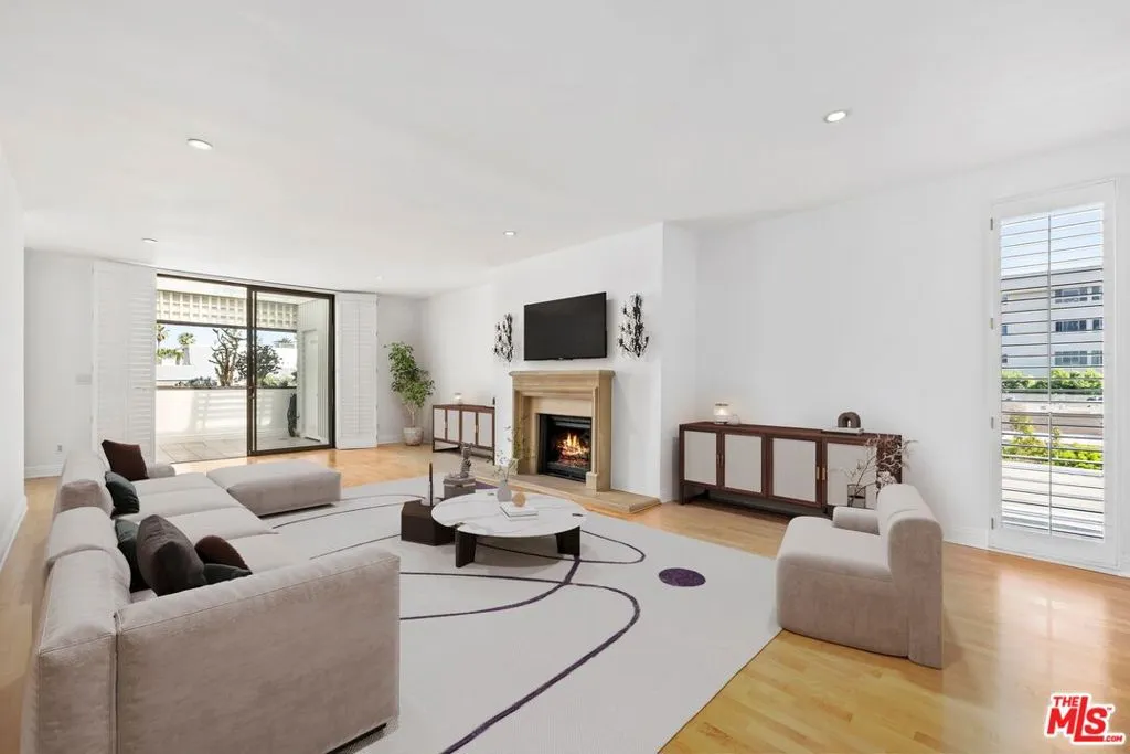 455 N Oakhurst Drive 3, Beverly Hills, California 90210 home-pic-7
