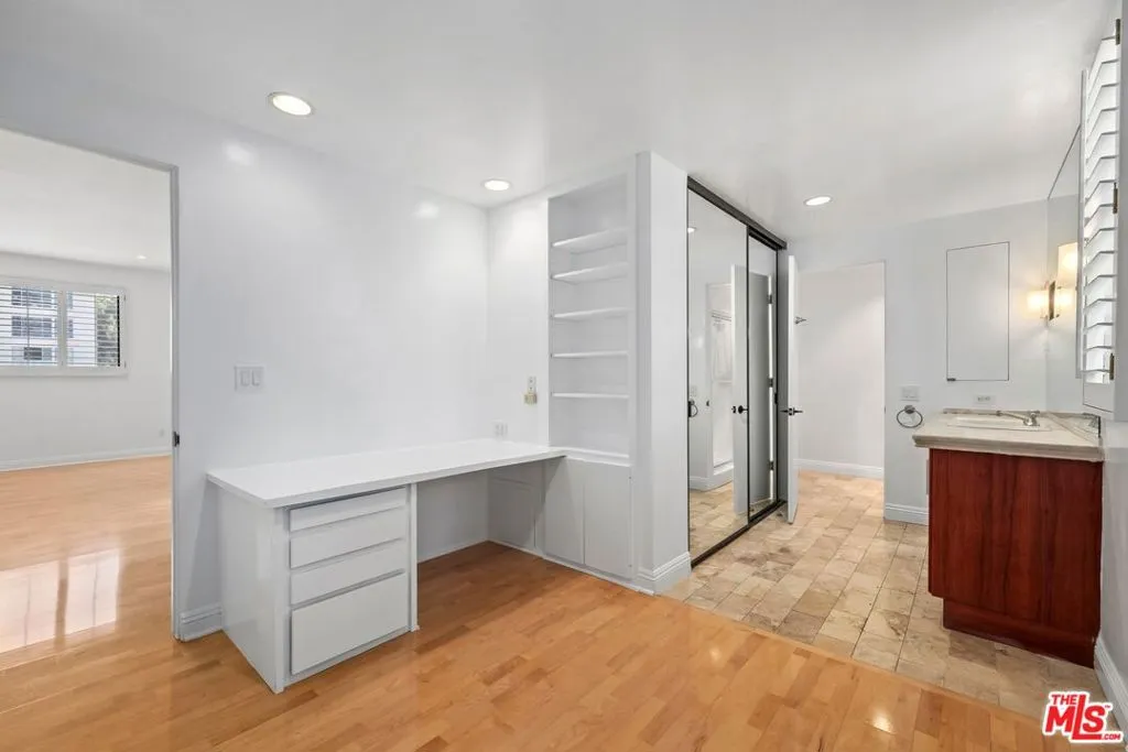 455 N Oakhurst Drive 3, Beverly Hills, California 90210 home-pic-26