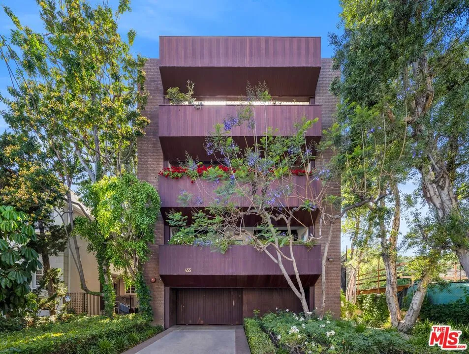 455 N Oakhurst Drive 3, Beverly Hills, California 90210 home-pic-0