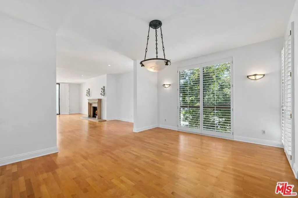 455 N Oakhurst Drive 3, Beverly Hills, California 90210 home-pic-14