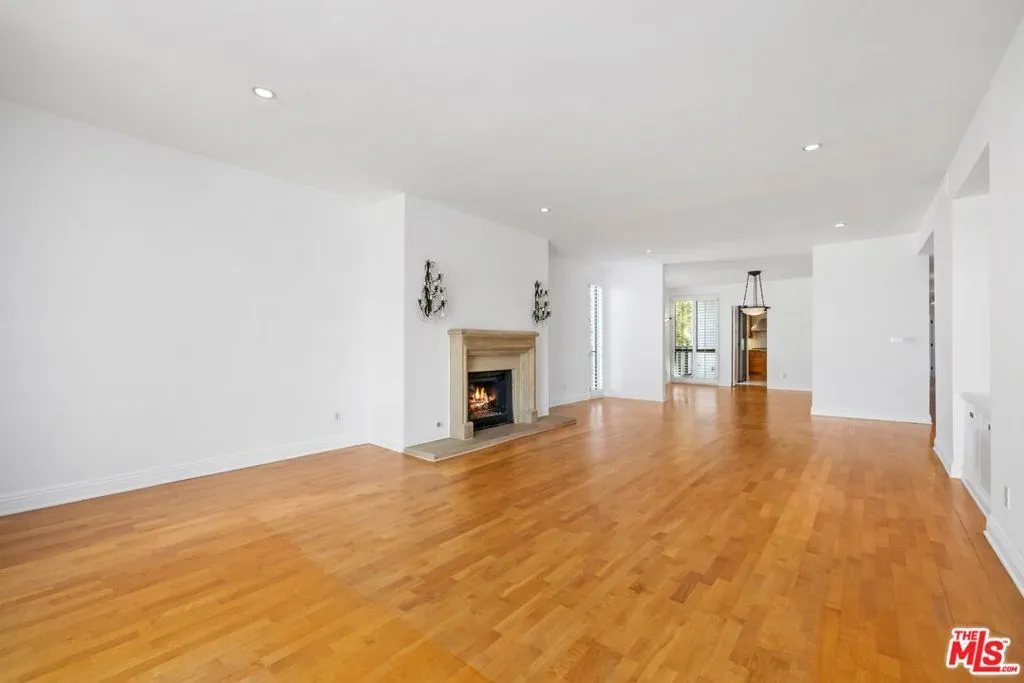 455 N Oakhurst Drive 3, Beverly Hills, California 90210 home-pic-10