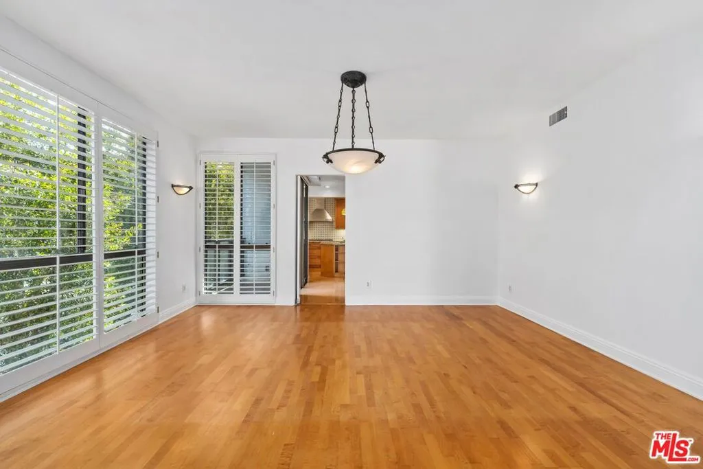 455 N Oakhurst Drive 3, Beverly Hills, California 90210 home-pic-12