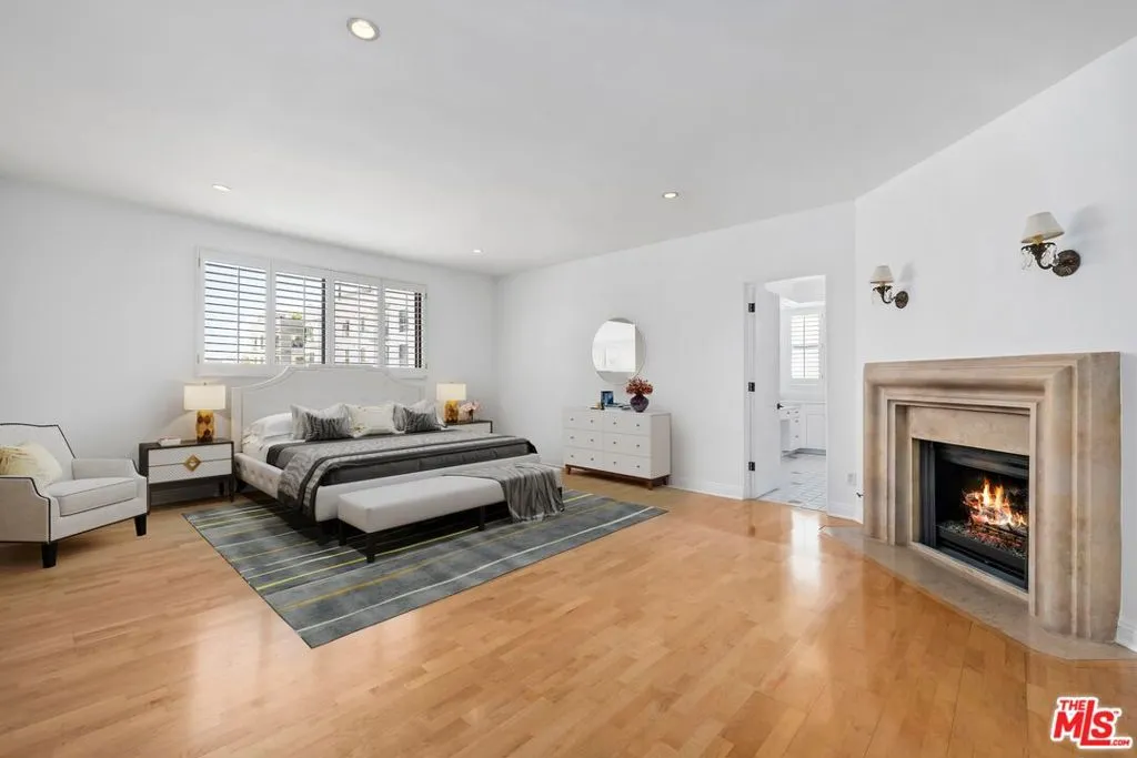 455 N Oakhurst Drive 3, Beverly Hills, California 90210 home-pic-16