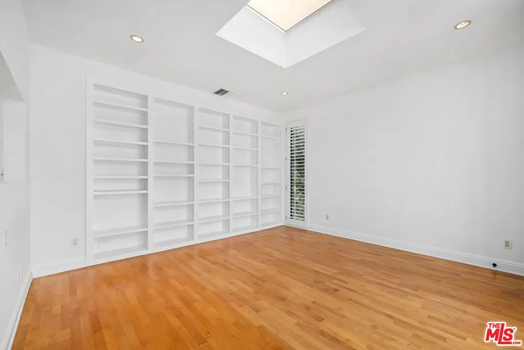 455 N Oakhurst Drive 3, Beverly Hills, California 90210 home-pic-21