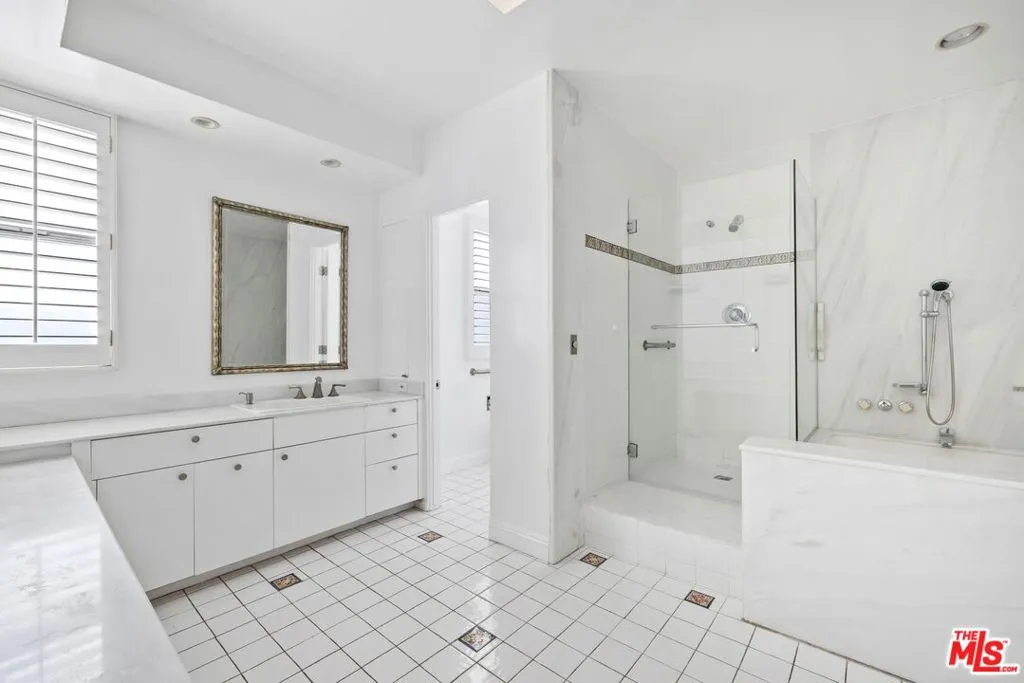 455 N Oakhurst Drive 3, Beverly Hills, California 90210 home-pic-28