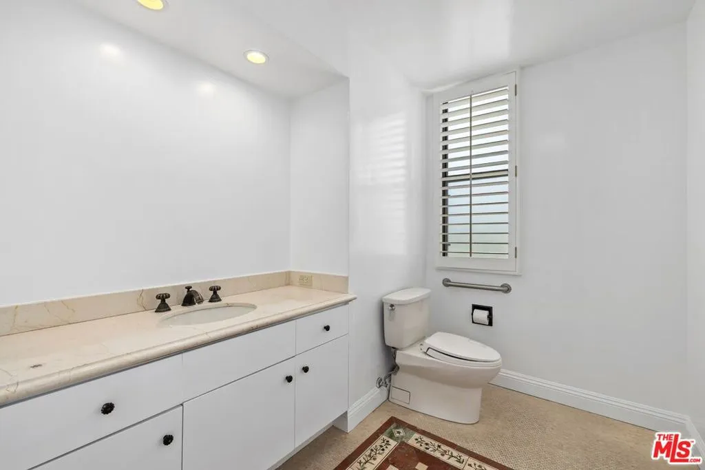 455 N Oakhurst Drive 3, Beverly Hills, California 90210 home-pic-22