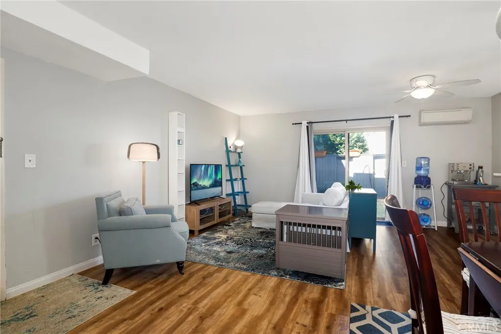 6021 Fountain Park Ln 2, Woodland Hills, California 91367 home-pic-0