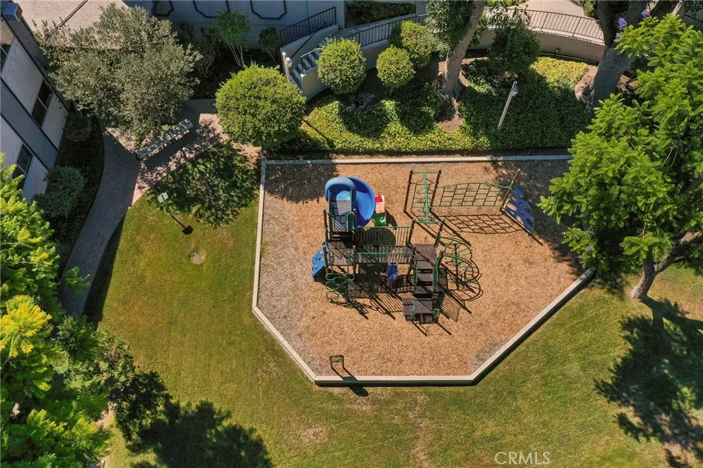 6021 Fountain Park Ln 2, Woodland Hills, California 91367 home-pic-21