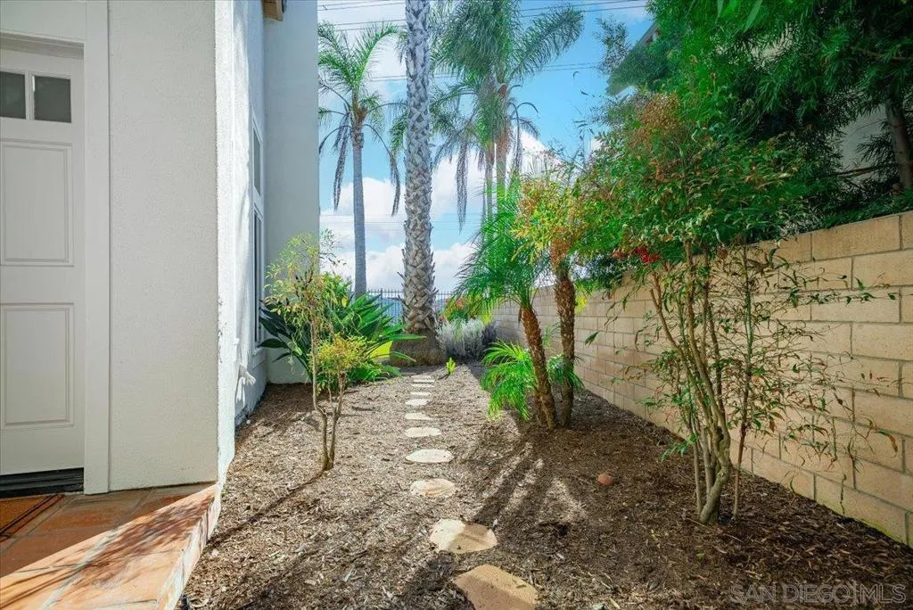 1736 Blackbird Cir, Carlsbad, California 92011 home-pic-38