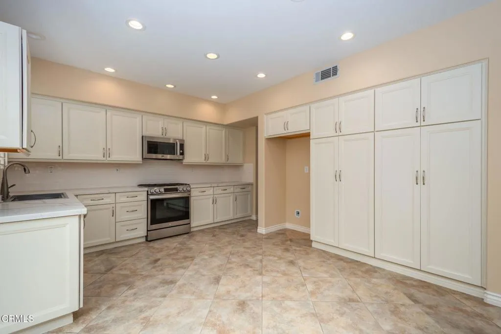 30456 Star Canyon Place, Castaic, California 91384 home-pic-22