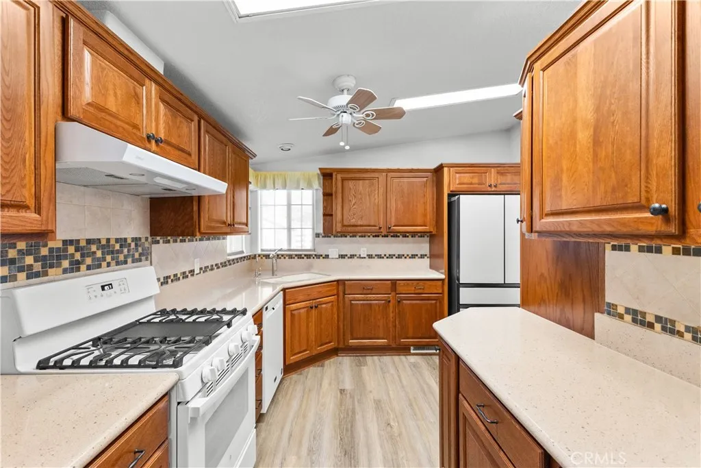 140 W Pioneer 100, Redlands, California 92374 home-pic-14