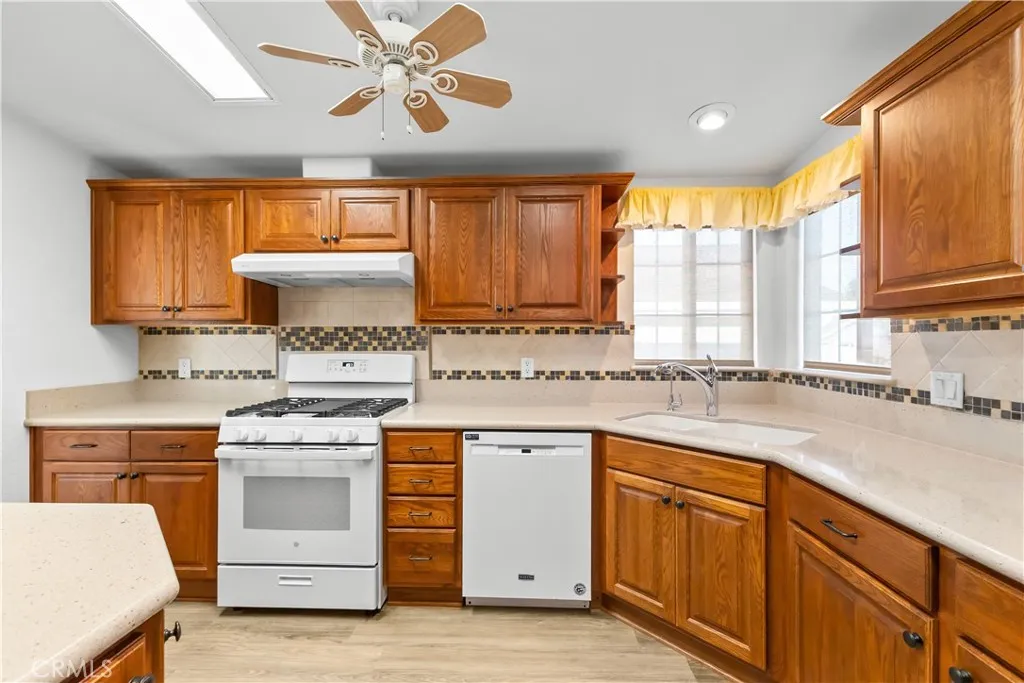 140 W Pioneer 100, Redlands, California 92374 home-pic-17