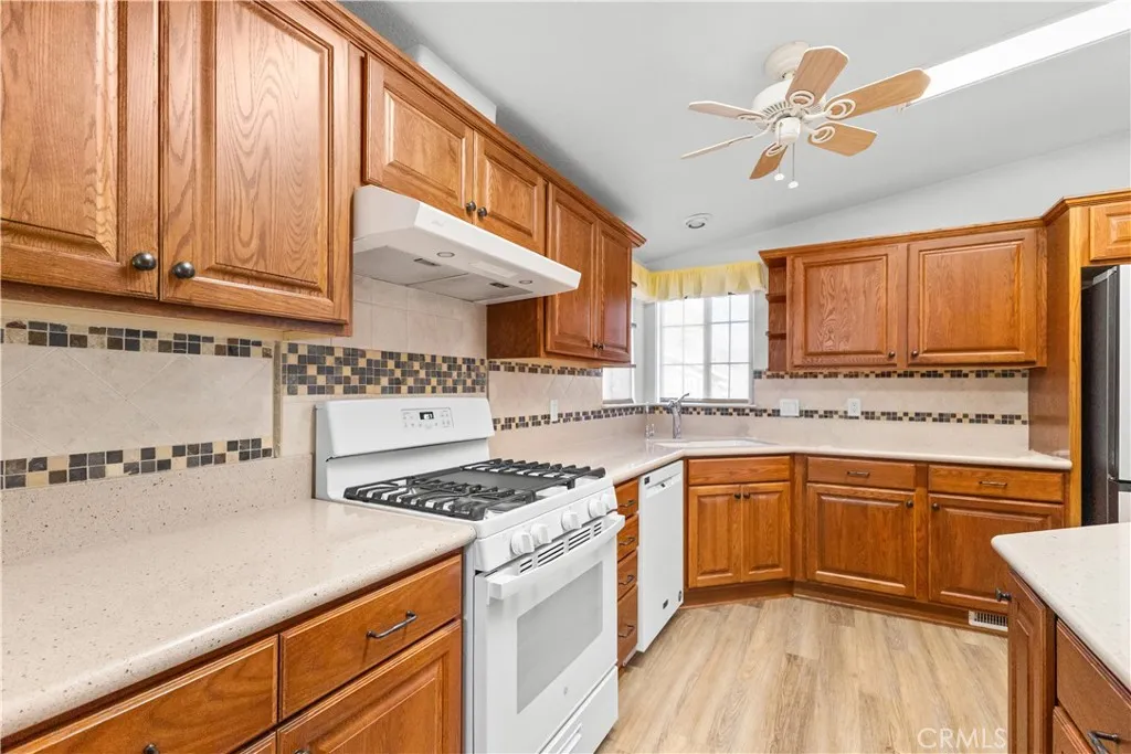 140 W Pioneer 100, Redlands, California 92374 home-pic-15