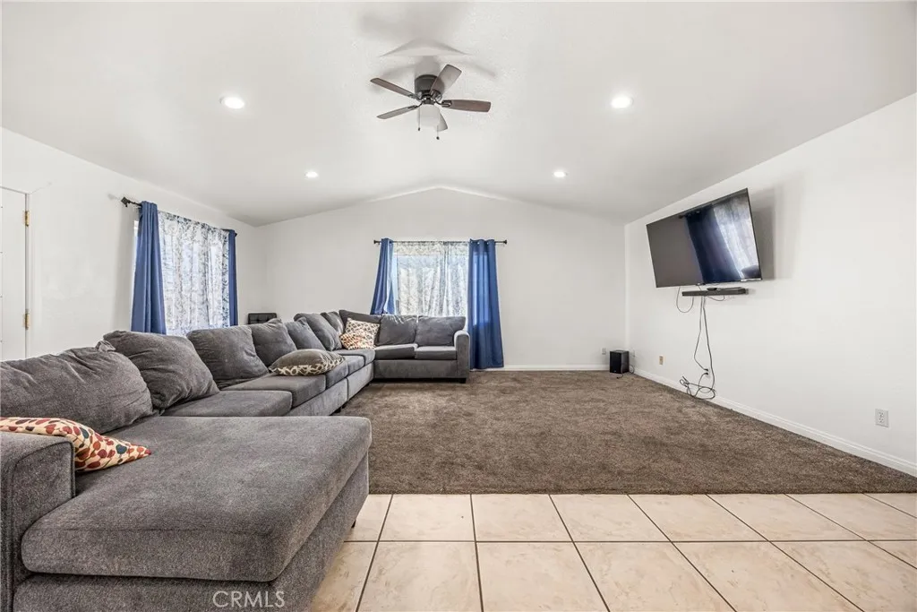 8541 Dove Creek, Hesperia, California 92344 home-pic-3