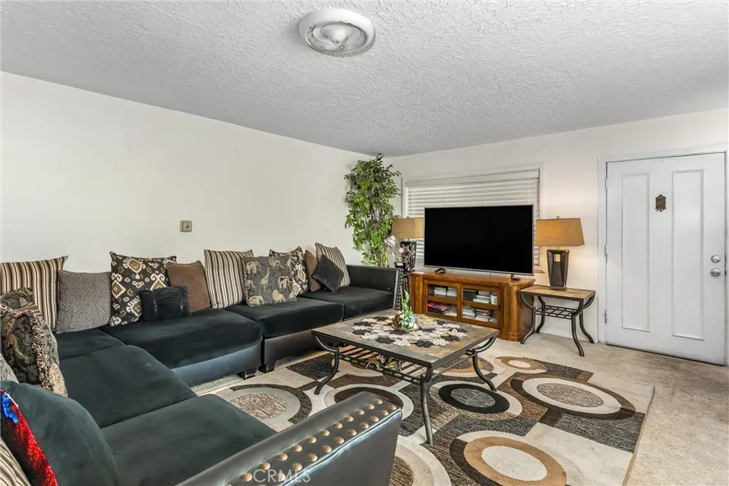 1250 Pennsylvania Avenue, Beaumont, California 92223 home-pic-4