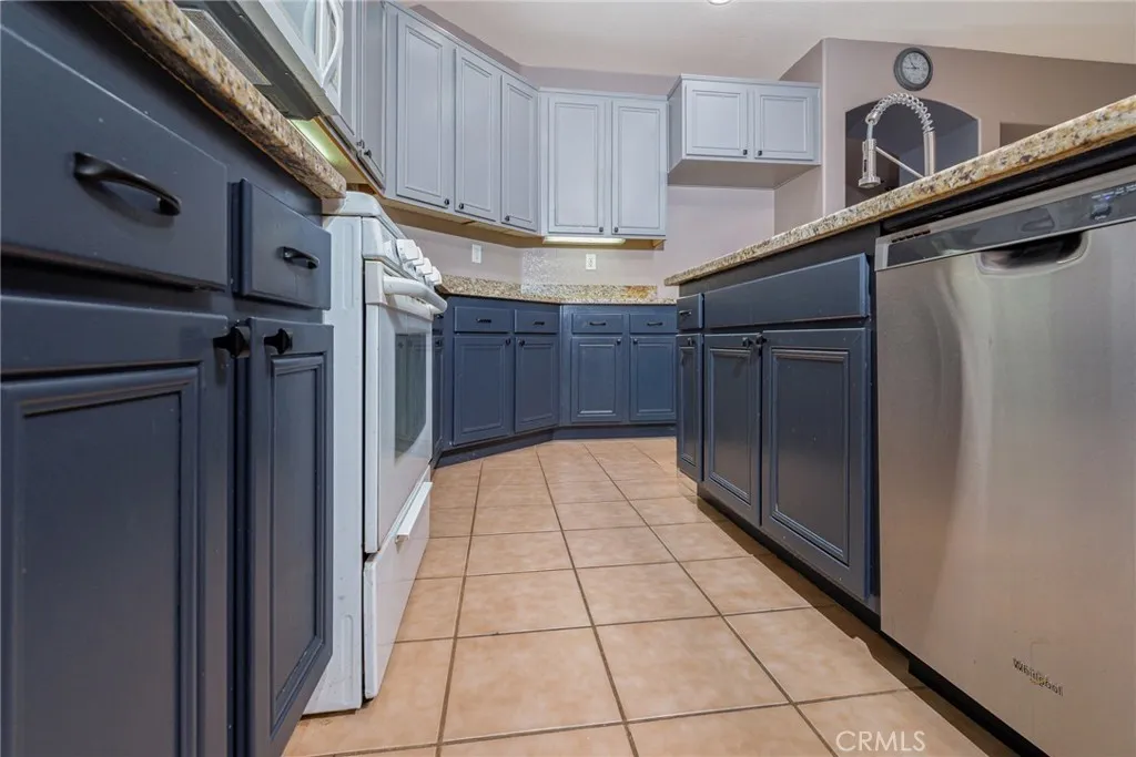 29715 Cottonwood Cove, Menifee, California 92584 home-pic-13
