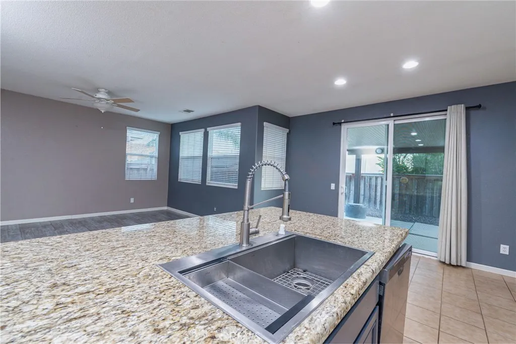 29715 Cottonwood Cove, Menifee, California 92584 home-pic-12