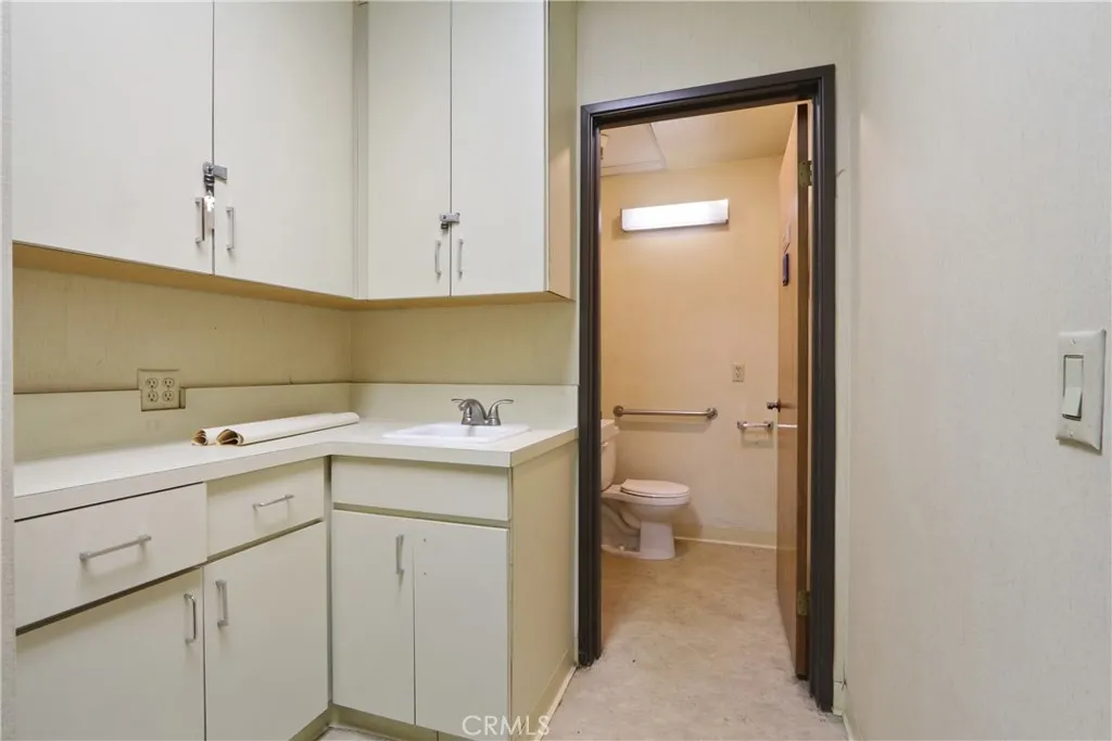 2nd Floor Suite 200 Lab Area