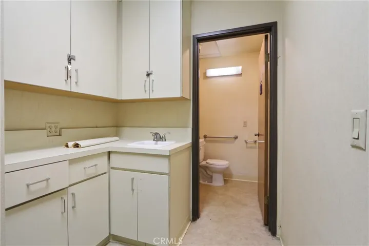 2nd Floor Suite 200 Lab Area