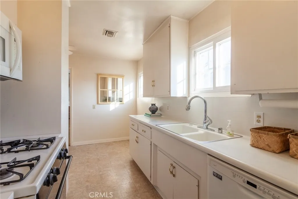 2237 N Valley, Burbank, California 91505 home-pic-11