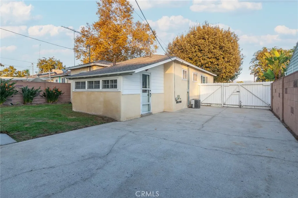 2237 N Valley, Burbank, California 91505 home-pic-28