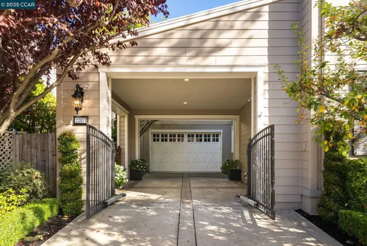 Porte Cochere Driveway